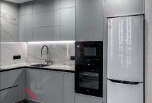 Угловая кухня открытой планировки с фасадами из крашенного МДФ №65 Угловая кухня открытой планировки с фасадами из крашенного МДФ №65
