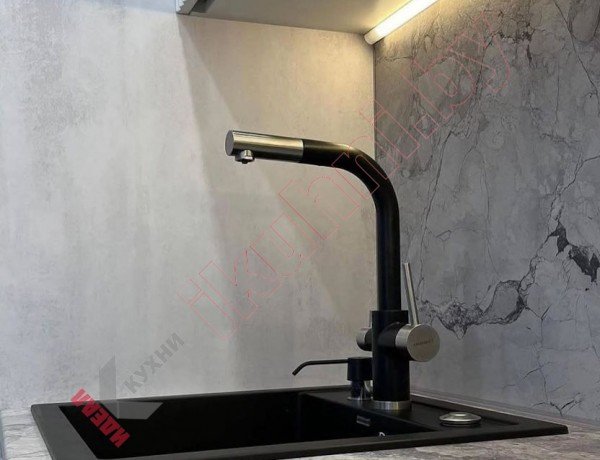 Совмещенная кухня столовая гостиная с фасадами под бетон и фрезеровкой Волна №31