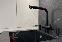 Угловая многофункциональная кухня с фасадами PIOMBO и столешницей из искусственного камня №06