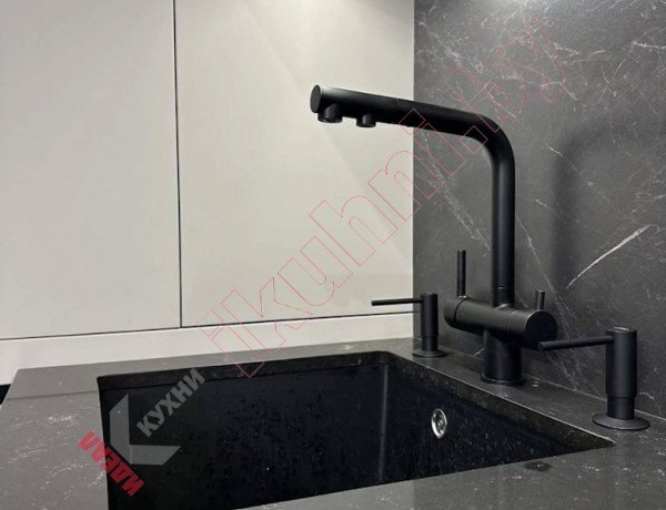 Угловая многофункциональная кухня с фасадами PIOMBO и столешницей из искусственного камня №06