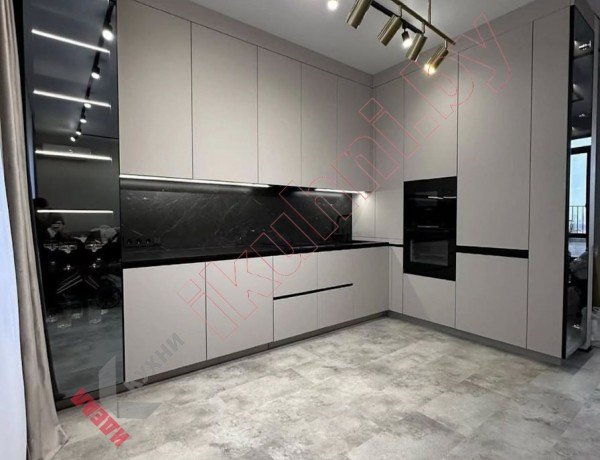 Угловая многофункциональная кухня с фасадами PIOMBO и столешницей из искусственного камня №06