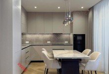 Практичная серая угловая кухня с умной организацией шкафов из крашенного МДФ №85