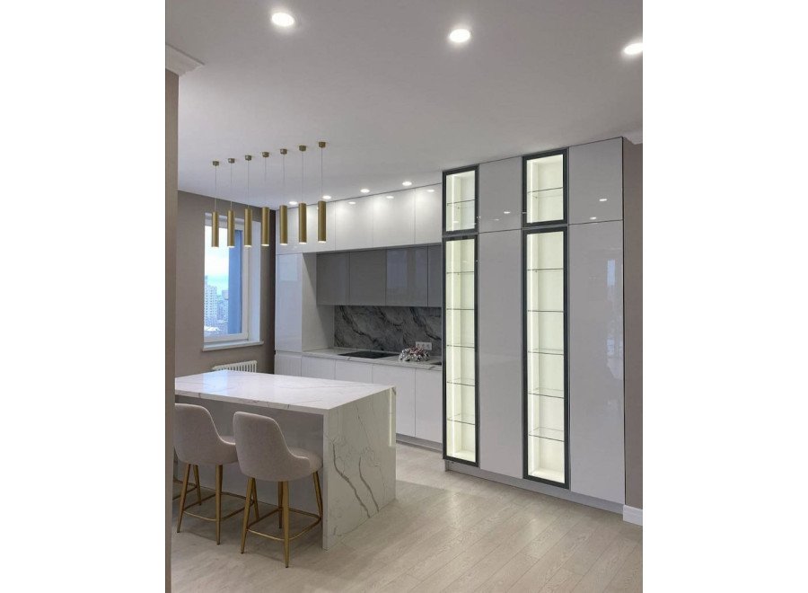Премиум кухня в стиле минимализм с островом, шкафами и глянцевыми фасадами Alvic №05