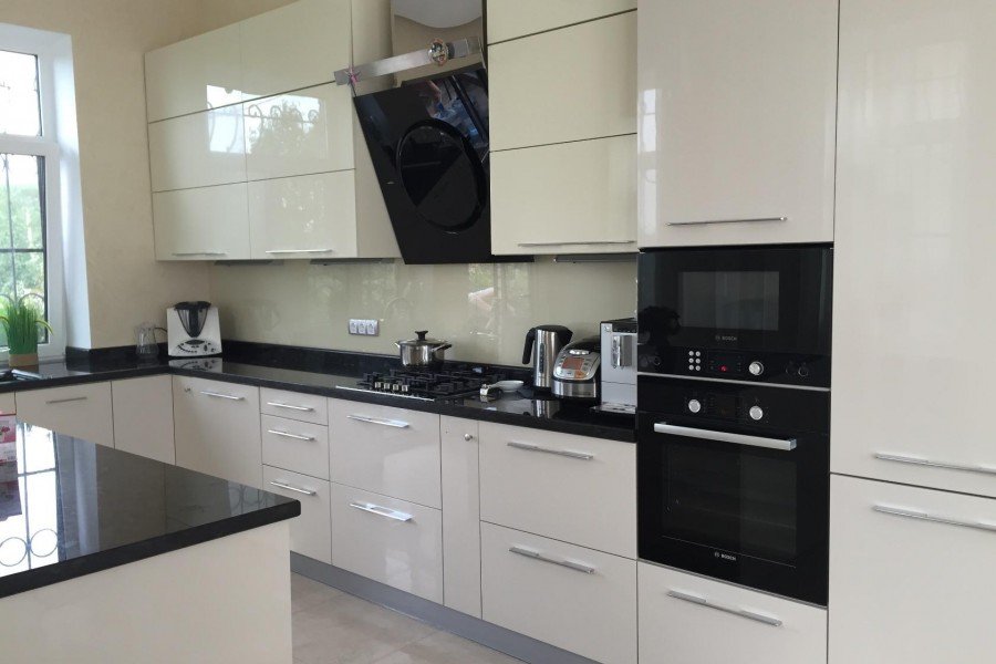 Дизайн кухни с полуостровом